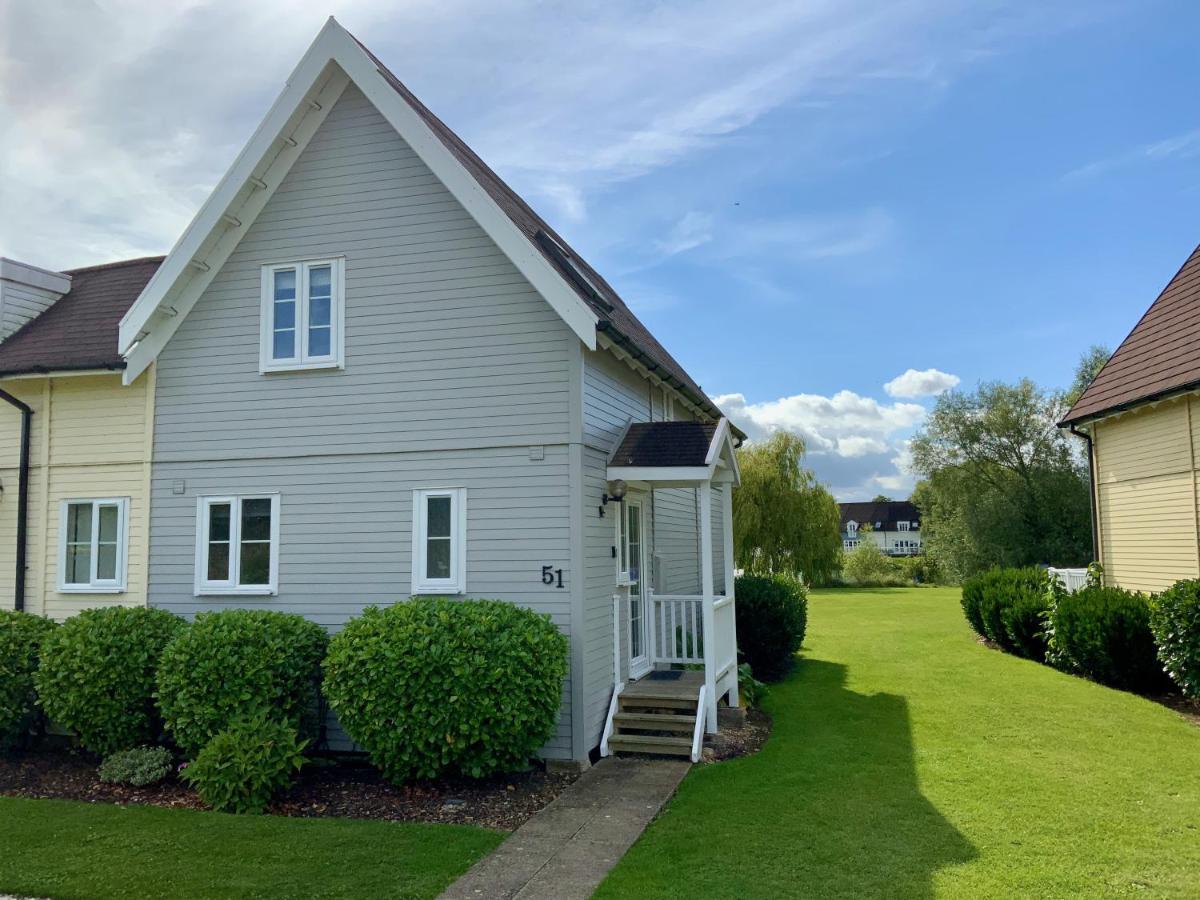 'That One' Our Cotswold Lakeside Lodge 赛伦塞斯特 外观 照片