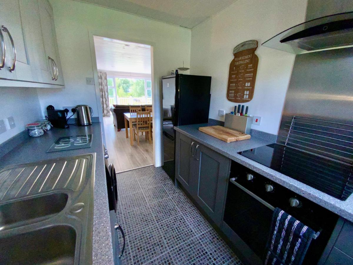 'That One' Our Cotswold Lakeside Lodge 赛伦塞斯特 外观 照片
