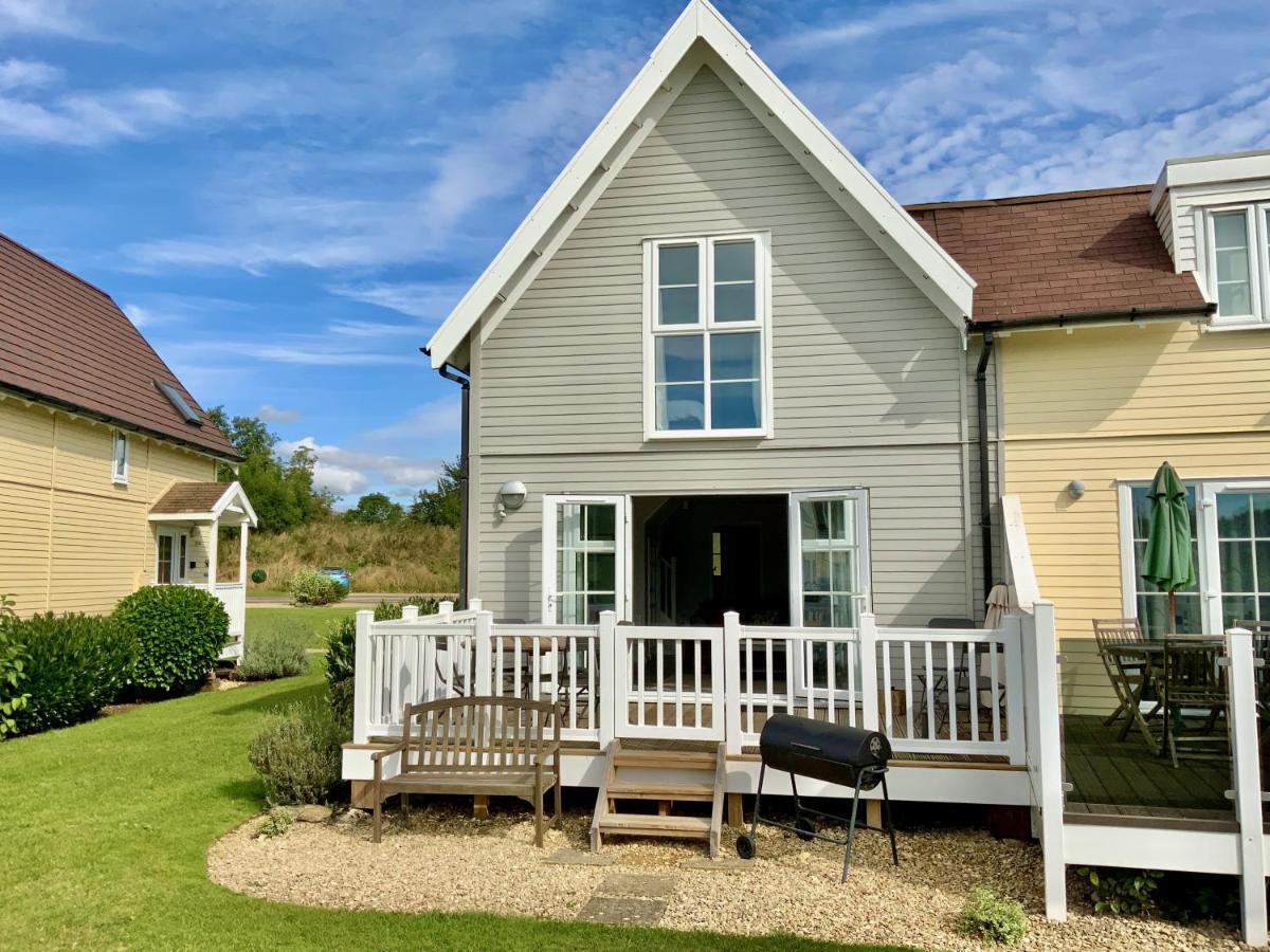 'That One' Our Cotswold Lakeside Lodge 赛伦塞斯特 外观 照片