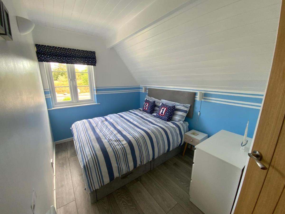 'That One' Our Cotswold Lakeside Lodge 赛伦塞斯特 外观 照片
