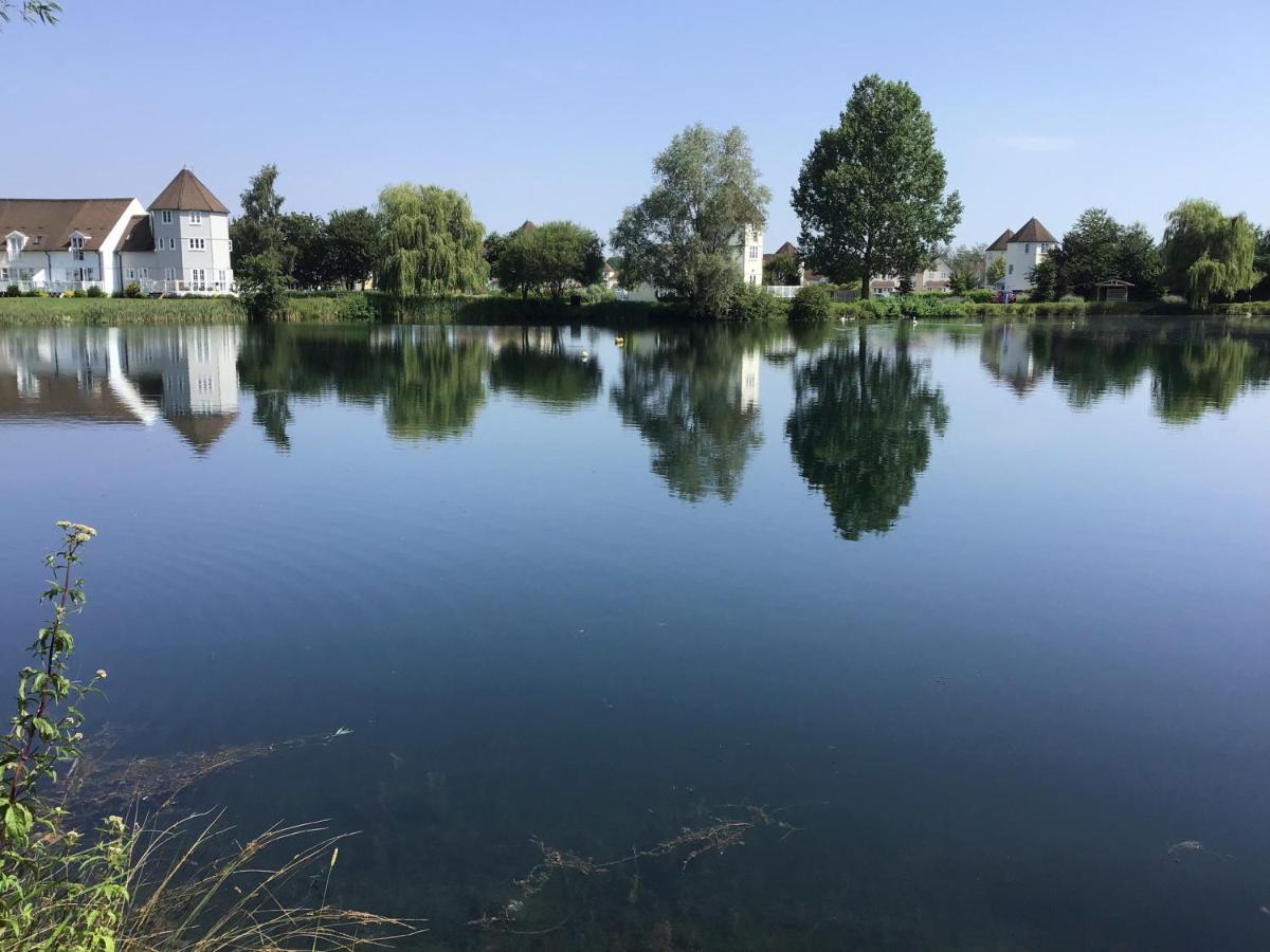 'That One' Our Cotswold Lakeside Lodge 赛伦塞斯特 外观 照片