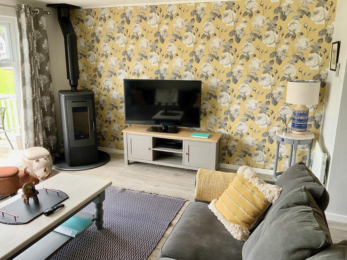 'That One' Our Cotswold Lakeside Lodge 赛伦塞斯特 外观 照片