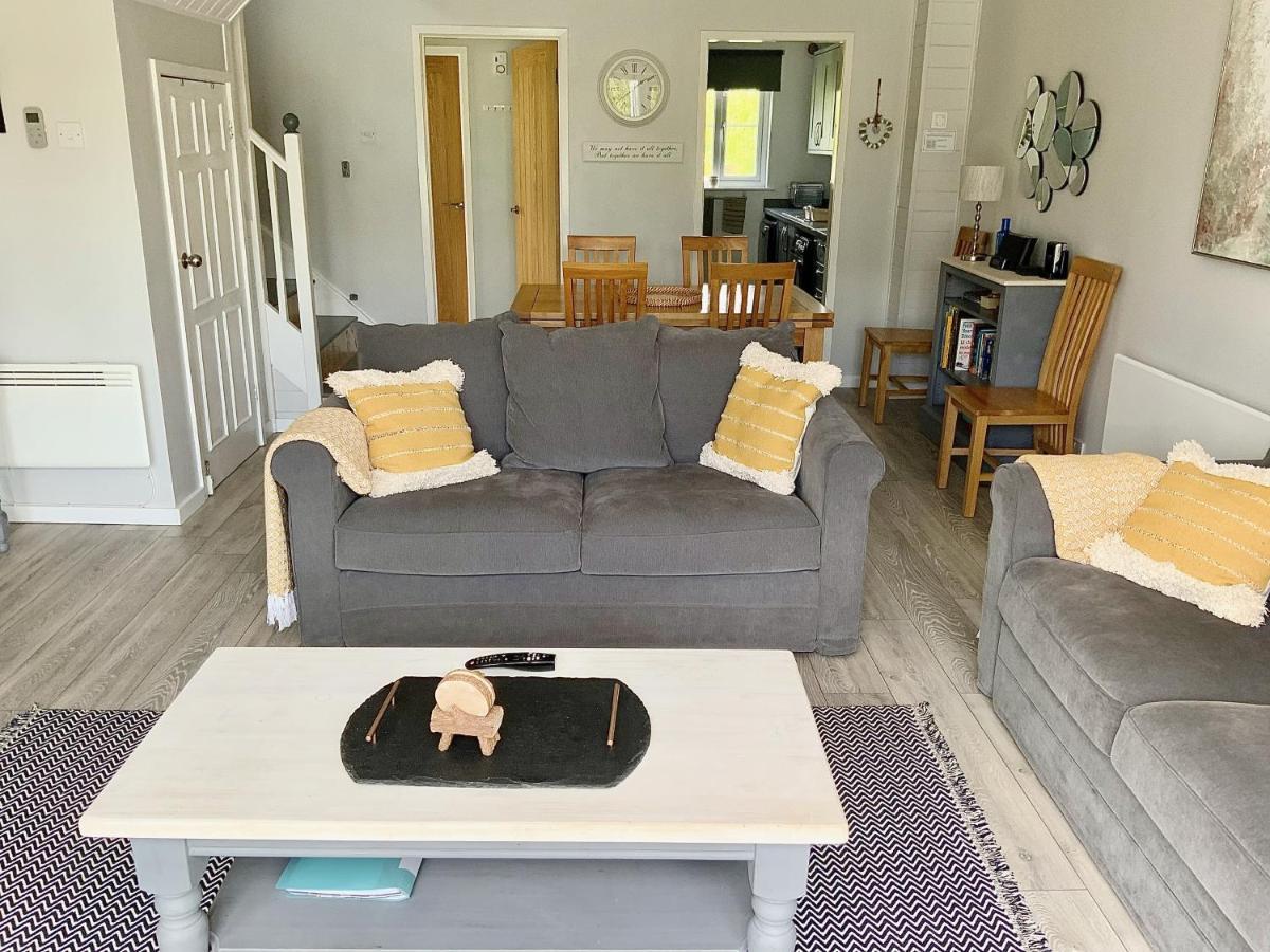 'That One' Our Cotswold Lakeside Lodge 赛伦塞斯特 外观 照片